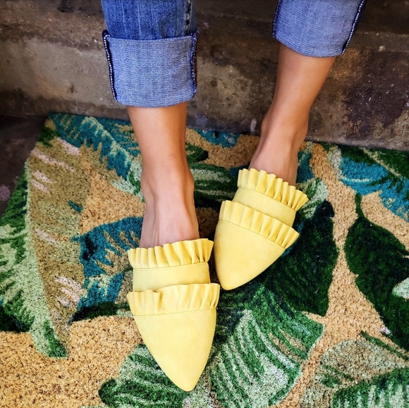 Shoes - 🆕️//The Sabrina// yellow ruffle flat